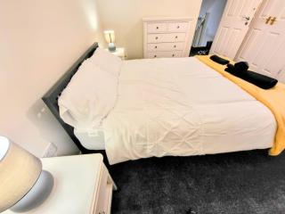 Large Modern House with Private Parking - Heeley - 8