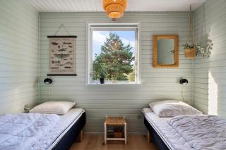 Lovely Holiday Home Within Walking Distance To A Great Beach - 2