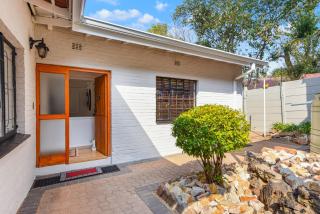 Serene & Centrally located home in Johannesburg - 3