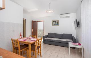 Cozy Apartment In Jurandvor With Wifi - 8