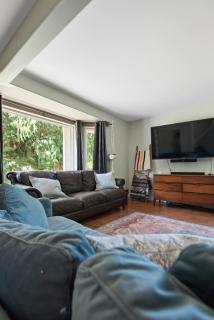 Pet friendly Family home in Shawnigan Lake - 3