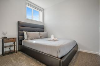 Yellowstone Suite Two Bedroom Cozy & Quiet Basement - Calgary - 5