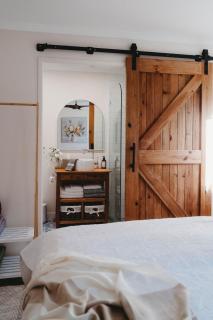 Gumtop - Luxury Farmhouse Cabin - 5