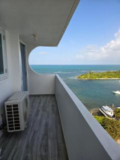 1 bdrm Island Escape with Ocean Views & Family Comfort Condominio Isleta marina - 9