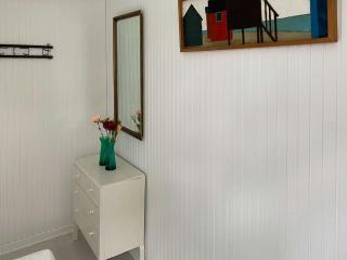 Bright Summer House With Sea View - 1