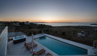Seafront Villa w Heated Pool-Jacuzzi-Gym-Spa-Games - 1
