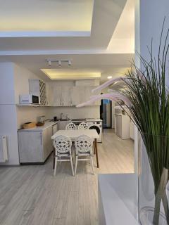 Very central apartment 3 minutes walk to central square, Kolkha Fountain - 2