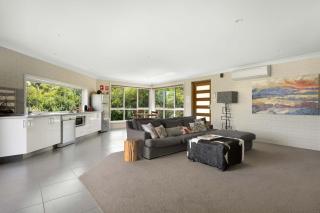 Lakeview Luxury Retreat - 6