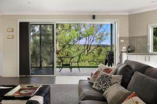 Lakeview Luxury Retreat - 3