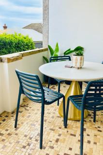 Stylish and perfectly located Bondi Beach hideaway - 7