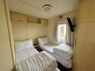 TM61 3 bed CARAVAN oN THE GOLDEN PALM PET friendly - 5