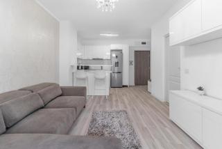 Pearl Edge - 8