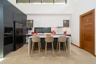 Noi's Villa - tropical oasis with pool and maid - 2