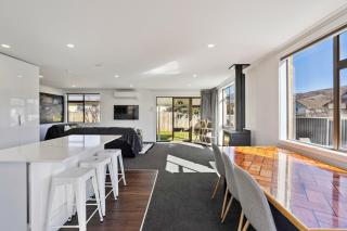 Antimony Retreat - Cromwell Holiday Home - 3