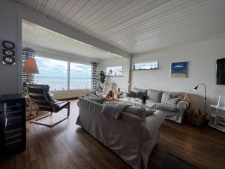 Luxurious Villa with Panoramic Views & Relaxation Area - 8