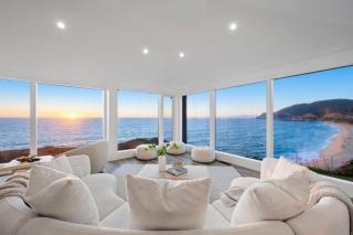 Distinguished Oceanfront Point Estate with Iconic Beach Mountain Vistas - 0
