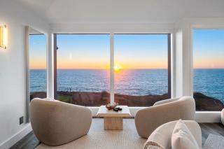 Distinguished Oceanfront Point Estate with Iconic Beach Mountain Vistas - 6