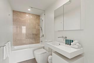 2BR Coastal Luxe Views Pool Parking WiFi Gym - 5
