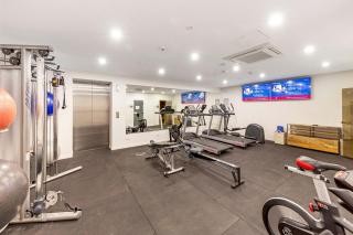 2BR Coastal Luxe Views Pool Parking WiFi Gym - 4