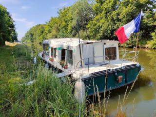 nuitée insolite aux berges d'un canal tranquille - 4