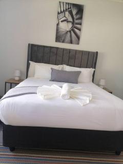 Moxwini Self Catering Apartments - 4