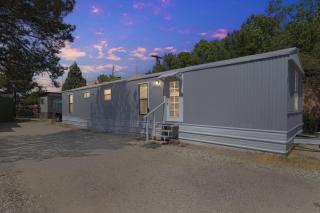 Desert Haven Cozy 2-Bedroom Mobile Home Near NMSU home - 9