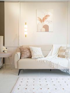 The Luxe KLCC by Infinitum - Deluxe Triple Room A with Sofa-Bed - 8