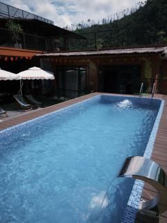 Cat Ba Viet Hoa Hotel & Residence - Pool & Bar - 8