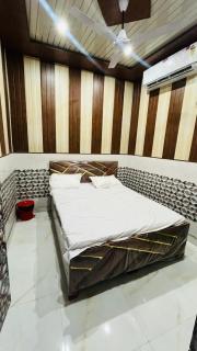 Shine Guest House - 0