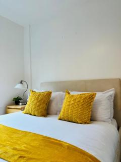 City Centre Free Parking 2 Bedroom Apartment - 9