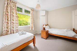 Charming 2-Bed Cottage on Tranquil Raera Farm - Kilninver - 2
