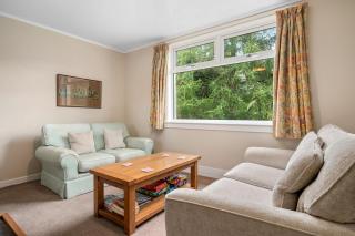 Charming 2-Bed Cottage on Tranquil Raera Farm - 9