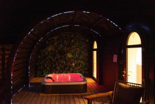 Luxury Glamping Tali Pod Escape with Private HotTub - 6