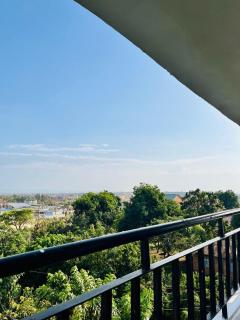 Chic & Cozy Apartment with Balcony Views Kisumu Terrace - 8
