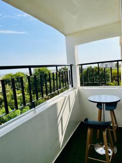 Chic & Cozy Apartment with Balcony Views Kisumu Terrace - 6