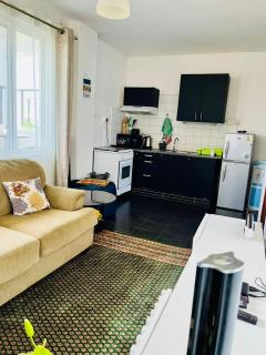 Chic & Cozy Apartment with Balcony Views Kisumu Terrace - 2