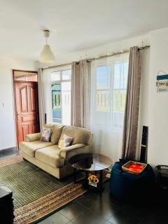 Chic & Cozy Apartment with Balcony Views Kisumu Terrace - 1