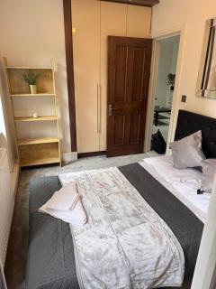 3 Bedrooms - Central Flat - 2