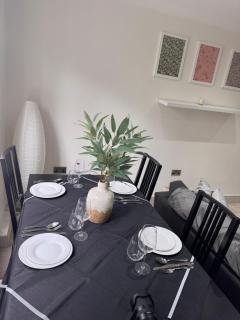 3 Bedrooms - Central Flat - 1