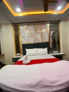 Hotel Runway -  - 8