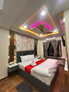 Hotel Runway -  - 6