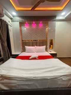 Hotel Runway -  - 3