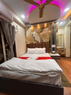 Hotel Runway -  - 1