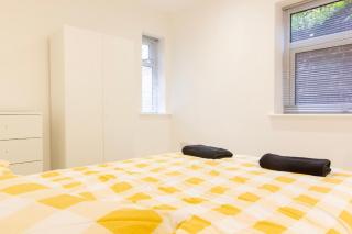 Radstock Road - Room 1a - 1