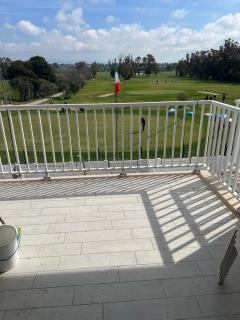 Soggiorno e relax in eleganti villette interne al campo golf vicino al mare a due passi da Roma - 4