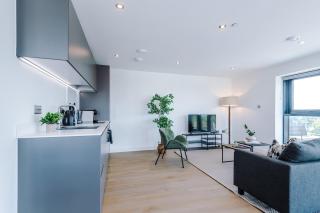 Leeds City Centre - 2 bed Penthouse with balcony - 2