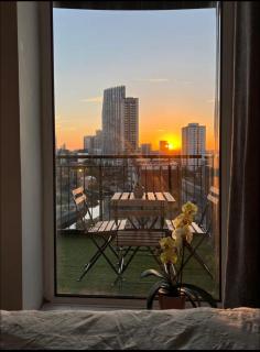 Charming Flat Near ABBA Arena - 8
