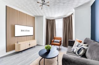 NEW! Stylish home I Perfect for groups I Parking - 1
