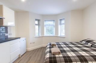 Radstock Road - Room 2b - 4