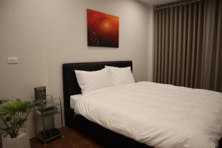 BRAND NEW Modern Style Studio - 7